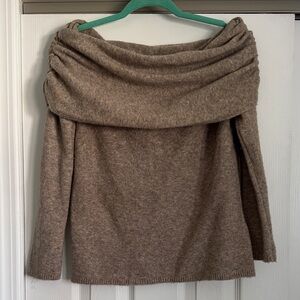 Like New Abercrombie Women's Off-Shoulder Brown Sweater